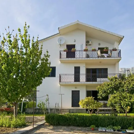 Apartment Mihanovic Zrnovnica Exterior photo